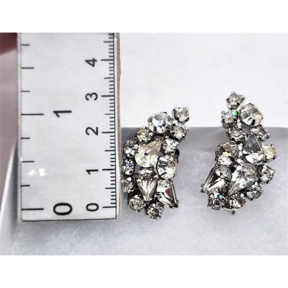 EARRINGS-JULIANA D&E-Vintage-Multi Clear Rhinestones-Leaf Shaped-Clip On - Picture 12 of 12